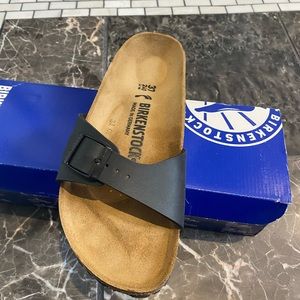 New in box Birkenstock - Madrid. Small buckle. Never worn. Size 37